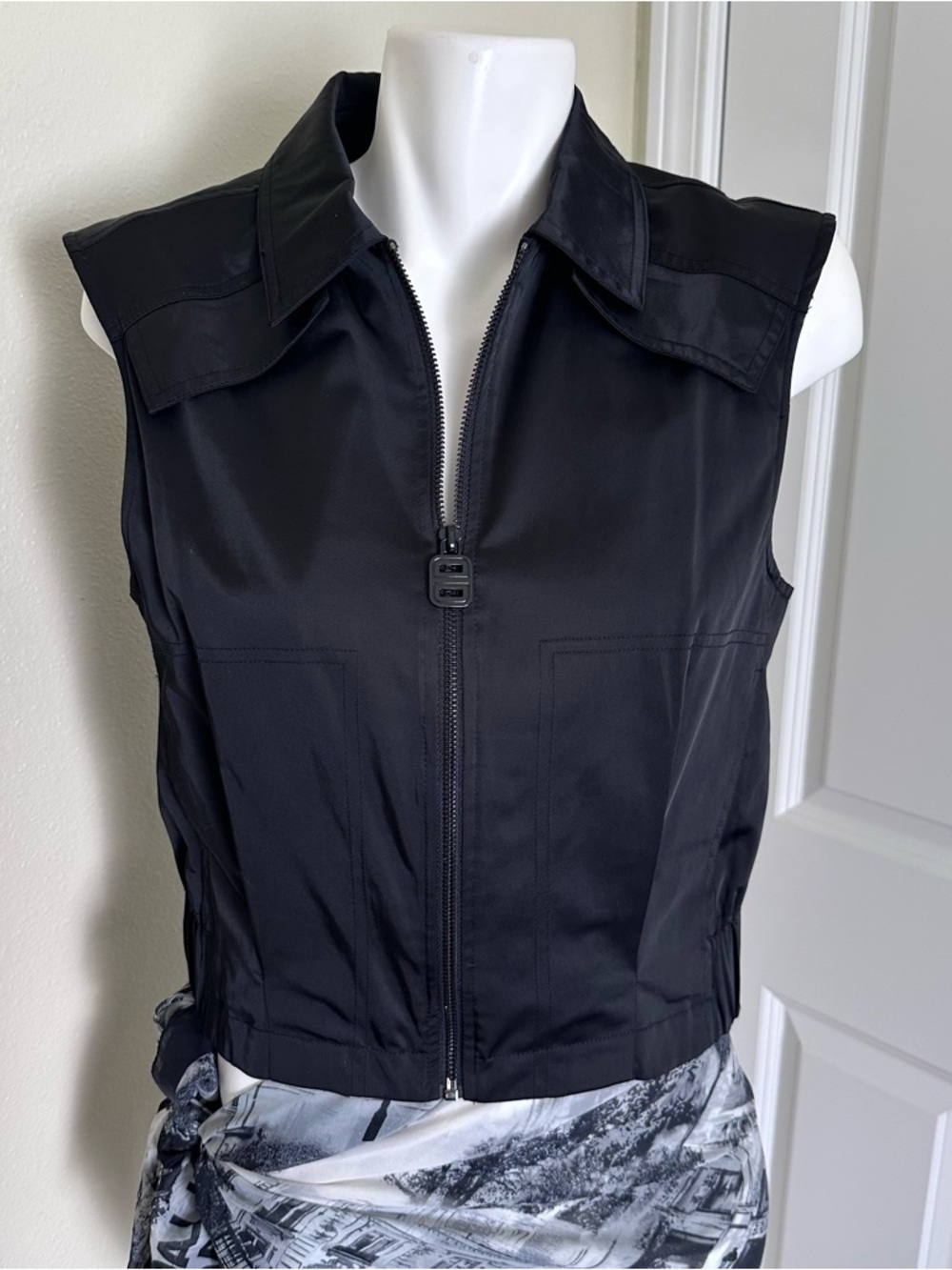 Dkny Black Sleeveless Zip-Front Collared Vest